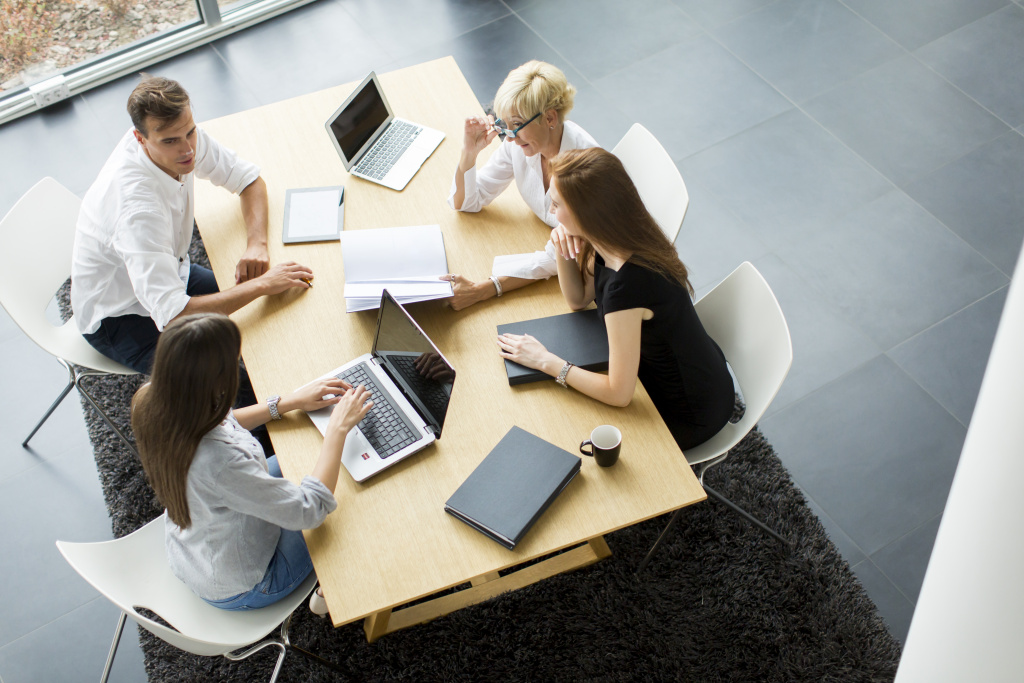 successful-group-business-people-working