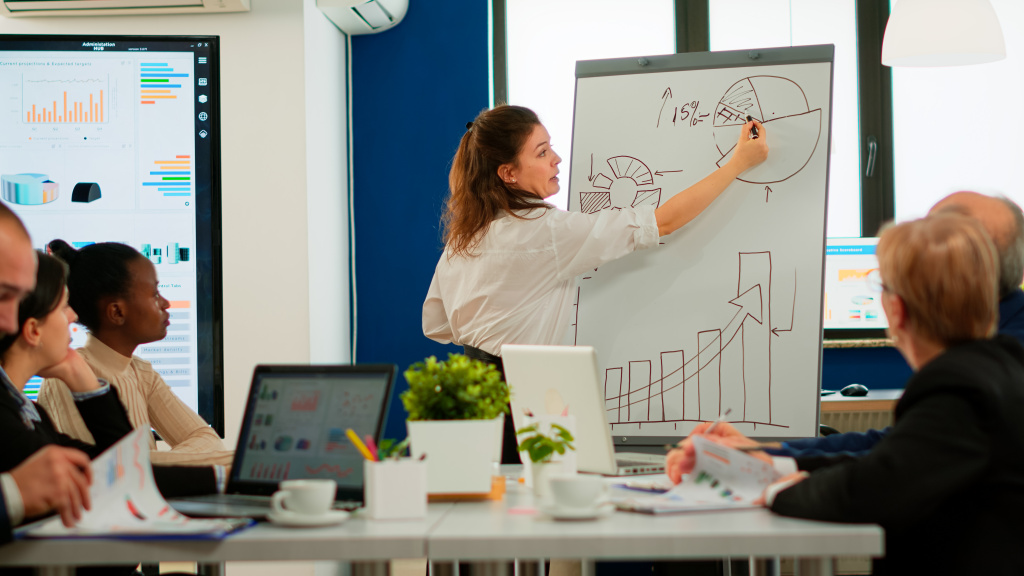 focused-team-leader-presenting-marketing-plan